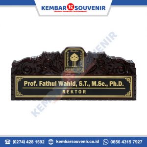 Papan Nama Meja
