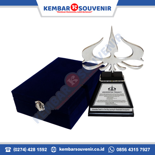 plakat aluminium universitas