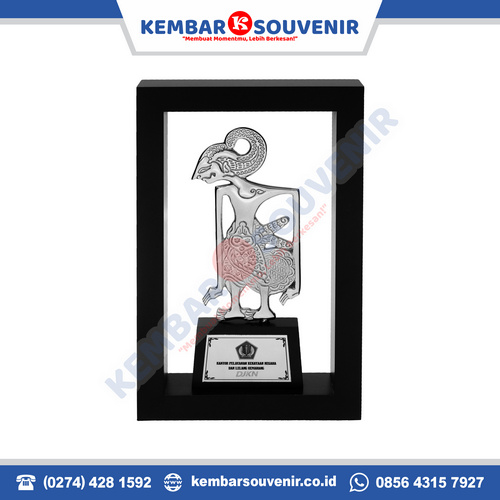 plakat kayu kuningan