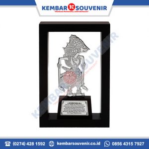 plakat kuningan