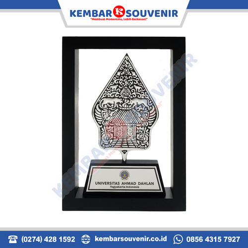 souvenir wayang perak