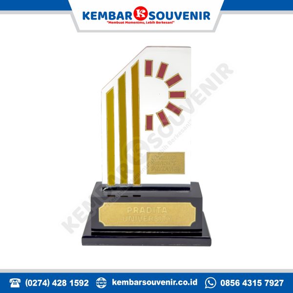 contoh vandel wisuda