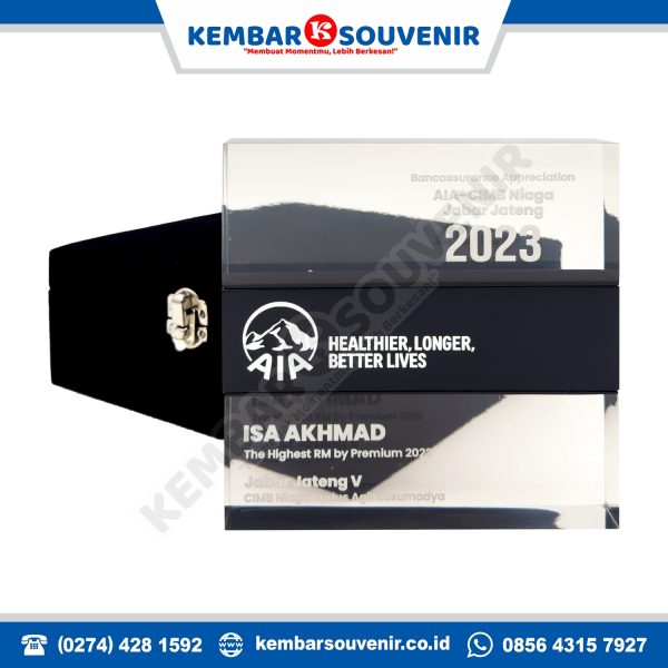 gambar plakat akrilik