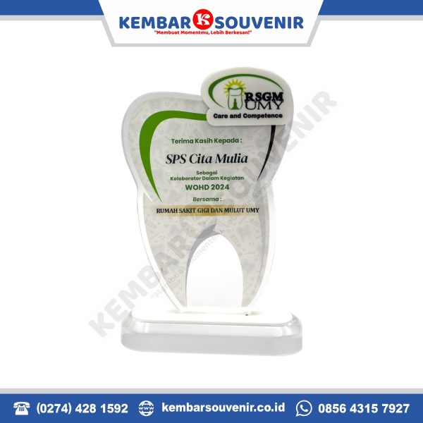 hadiah kenang-kenangan