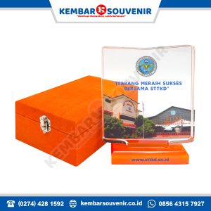 perlengkapan wisuda