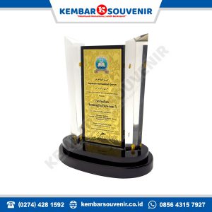 tropi wisuda