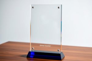 Apa Itu Kaki Plakat? Fungsi dan Jenisnya yang Wajib Diketahui