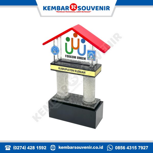 custom piala unik untuk perusahaan