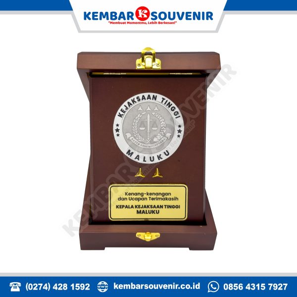 hadiah pensiun
