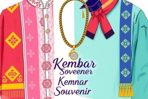 kalung wisuda namanya apa
