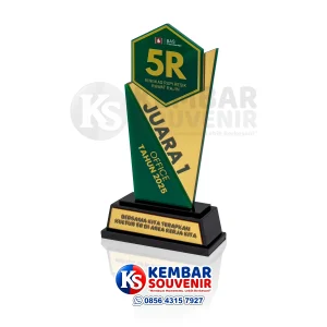 plakat akrilik penghargaan karyawan terbaik