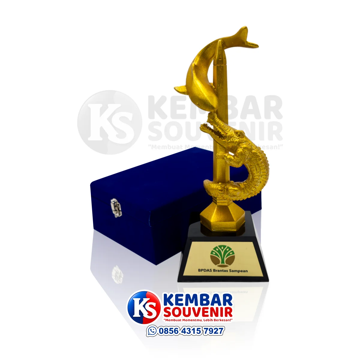 plakat fiber miniatur hiu dan buaya surabaya