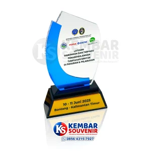 plakat kegiatan penanggulangan tumpahan minyak