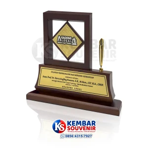 plakat kenang kenangan kantor hukum eksklusif
