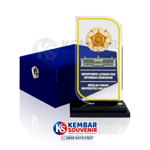 plakat penghargaan akademik universitas