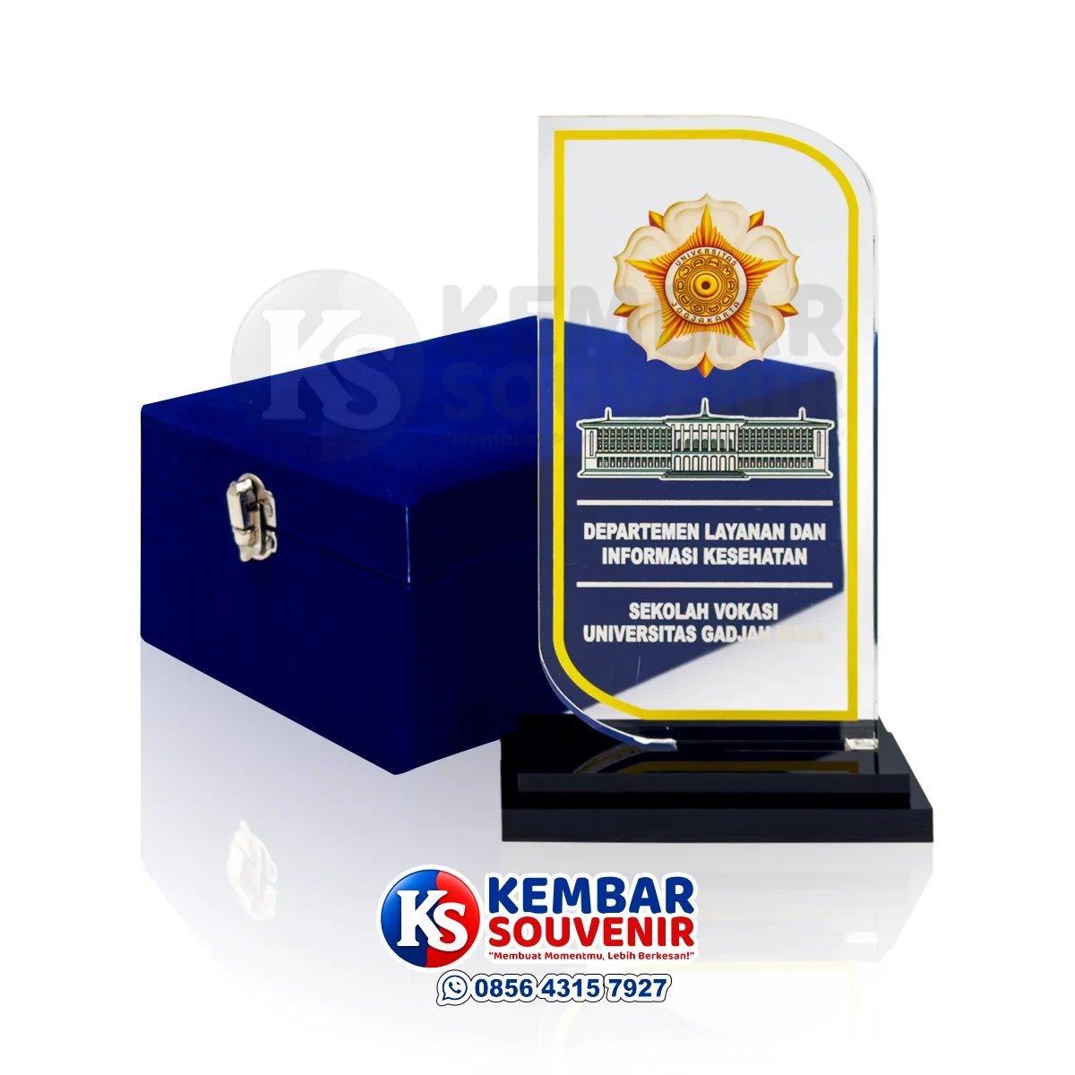 plakat penghargaan akademik universitas
