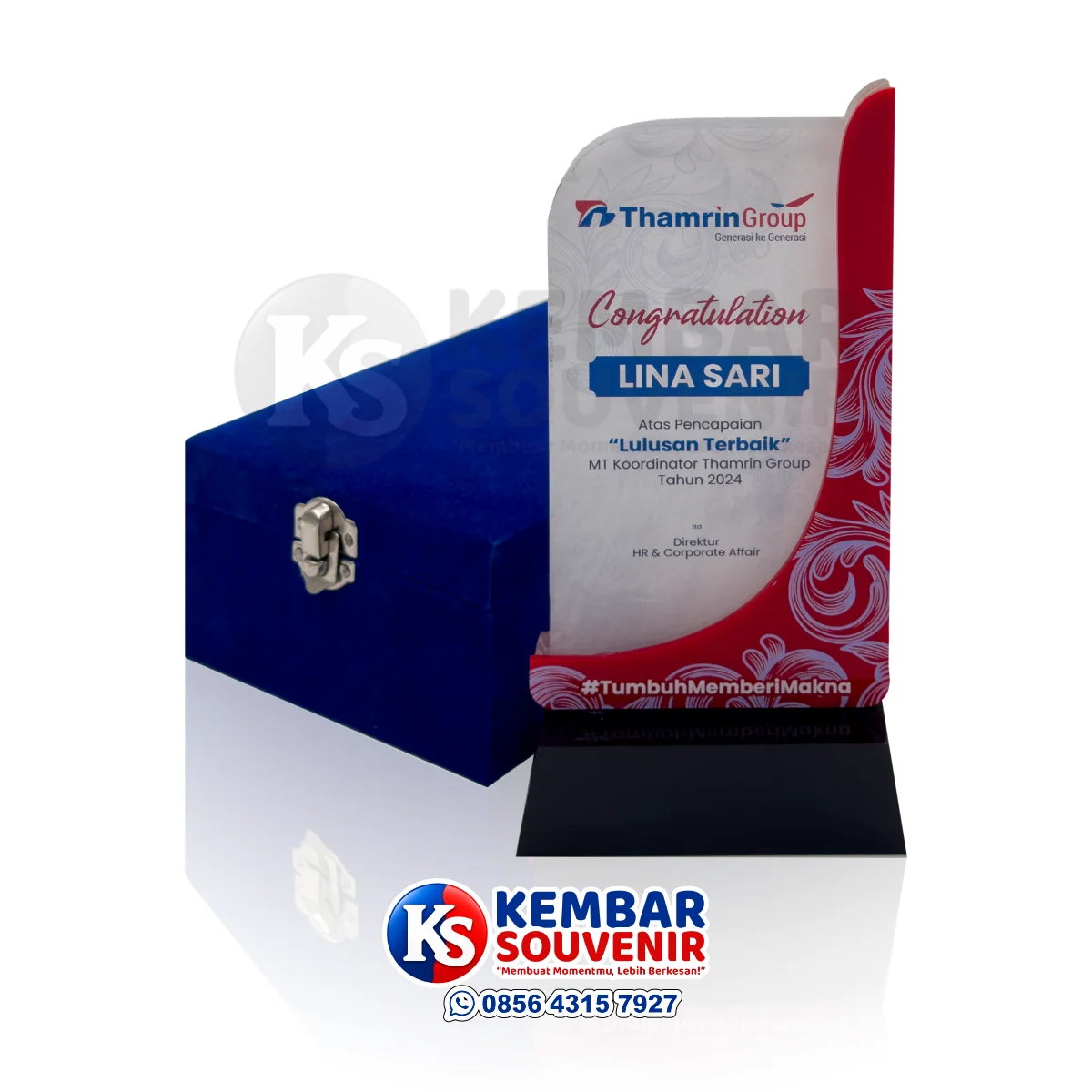 plakat penghargaan employee of the year