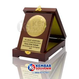 plakat penghargaan hutan kota terbaik