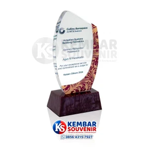 plakat penghargaan karyawan terbaik perusahaan