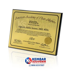 plakat sertifikasi dengan stainless gold