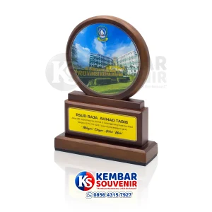 plakat souvenir institusi kesehatan
