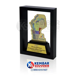 souvenir penghargaan mitra bisnis kawasan industri