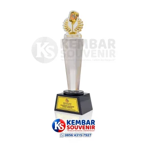trophy penghargaan program kearifan lokal terbaik